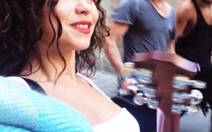 Inna a cantat pe strada in Barcelona!