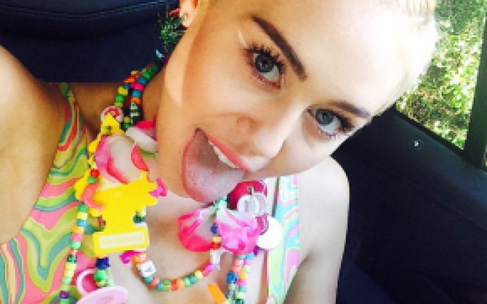 Miley Cyrus a lansat cea mai bizara colectie de accesorii!