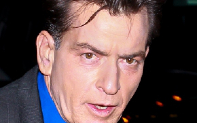 Charlie Sheen si-a atacat dentistul cu un cutit