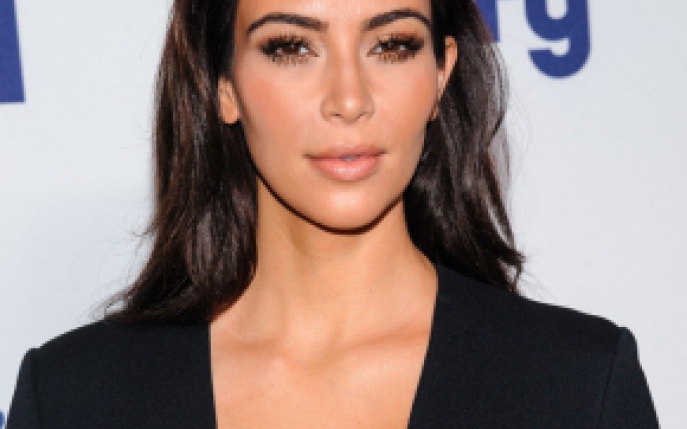 Ea este sosia lui Kim Kardashian!