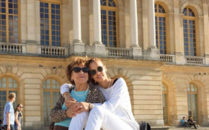 Andreea Raicu isi rasfata mama! Uite ce surpriza frumoasa i-a facut!