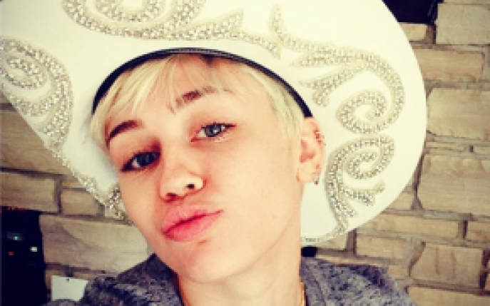 Stiai ca Miley Cyrus are o sora mai mica? Uite cum arata la 14 ani!