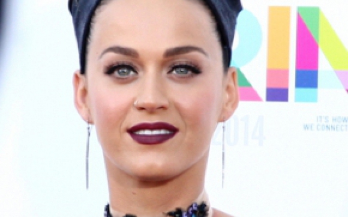 Katy Perry a fost hartuita de paparazzi! 