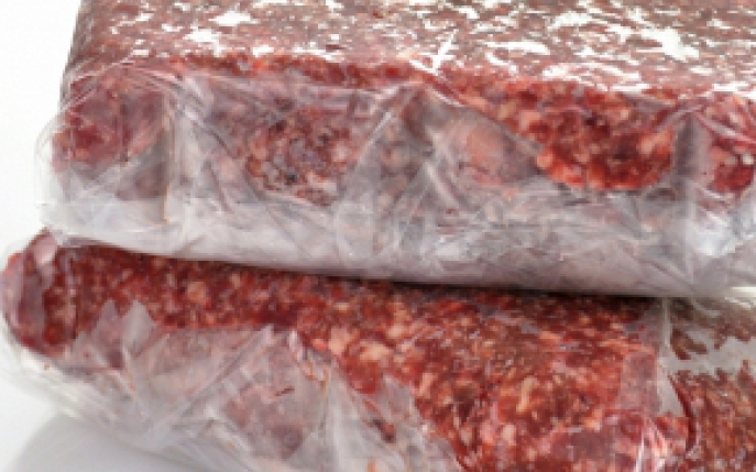 Cum dezgheti carnea rapid: Un truc la indemana oricui