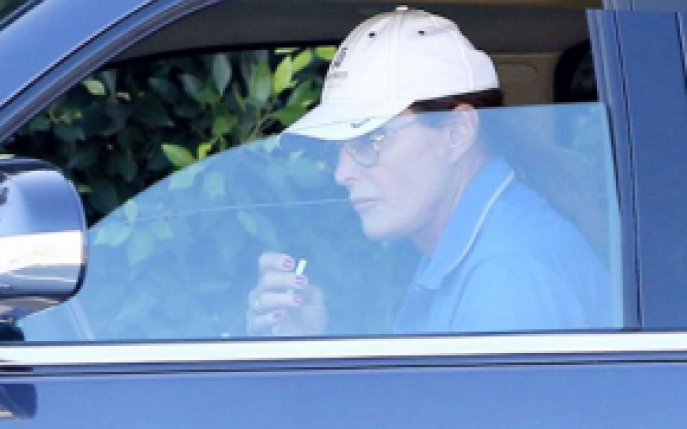 Tatal vitreg al lui Kim Kardashian se transforma in femeie
