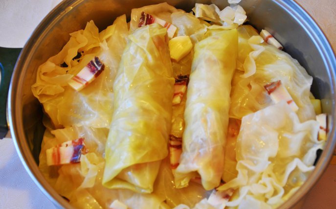 Cate calorii contin doua sarmale