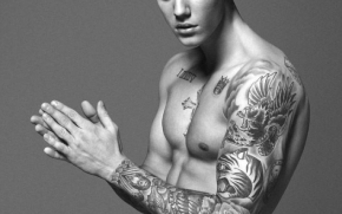 Cat de sexy s-a facut Justin Bieber! Este noua imagine Calvin Klein!