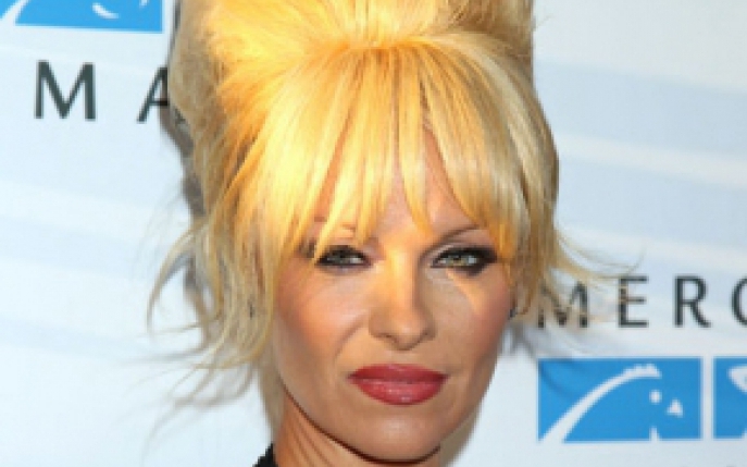 Pamela Anderson: Nu m-am simtit niciodata indeajuns de frumoasa!
