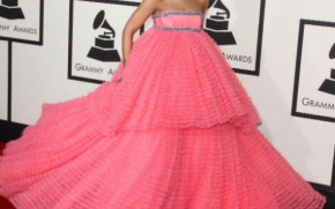 Look-ul Rihannei de la premiile Grammy s-a transformat in tort!