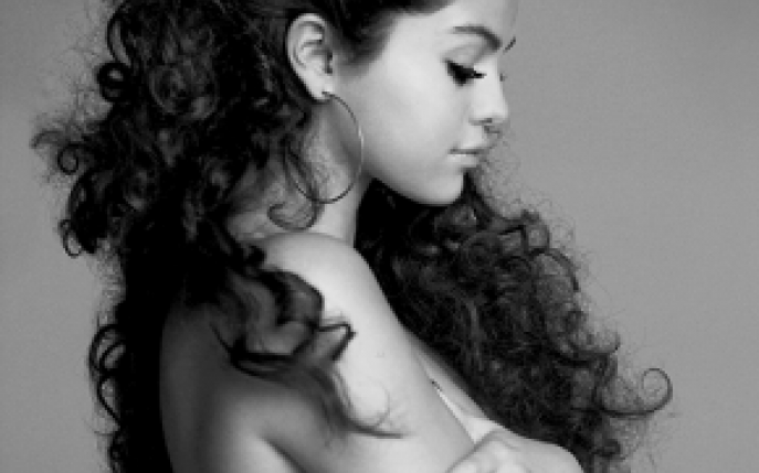 Selena Gomez a pozat topless!