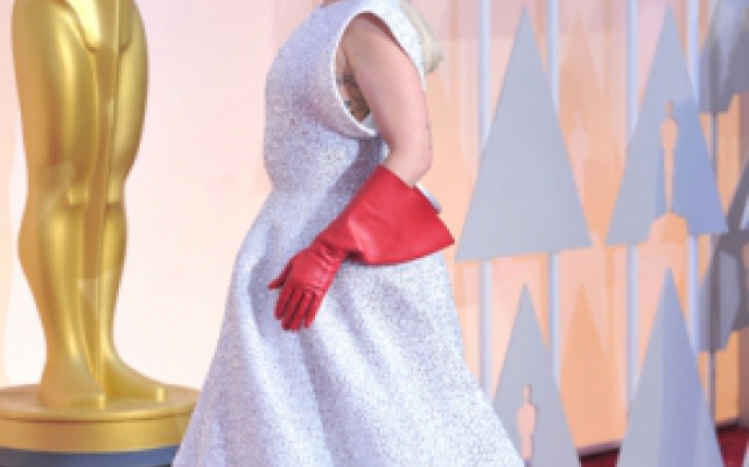 Nu o sa-ti vina sa crezi cat s-a lucrat la rochia purtata de Lady Gaga la Premiile Oscar!