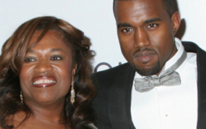 Kanye West lanseaza un joc video cu mama lui. Femeia a murit in 2007!