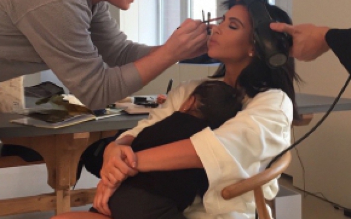 Kim Kardashian isi spala parul o data la 5 zile si foloseste produse de beauty de mii de dolari!