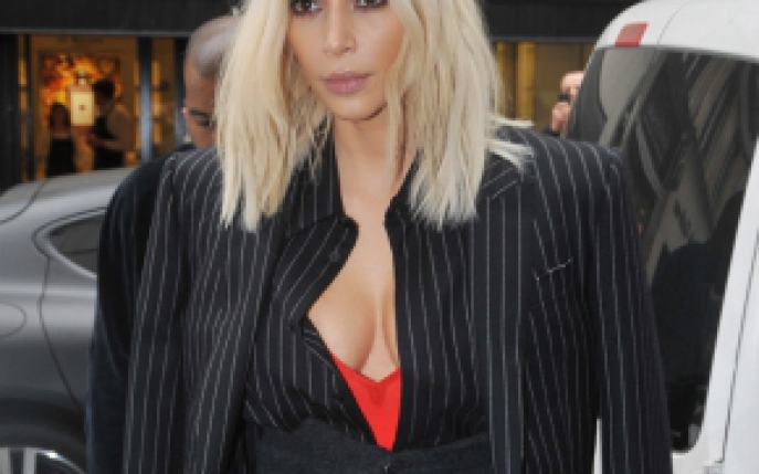 Cat de des trebuie sa te vopsesti daca esti blonda? Iti spune Kim Kardashian! 