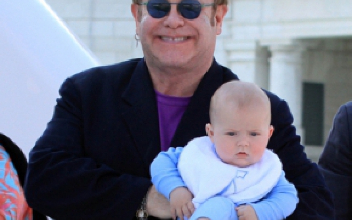 Elton John boicoteaza casa de moda Dolce & Gabbana! Afla ce l-a infuriat pe artist!