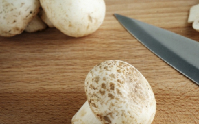 Cum se curata ciupercile? Pastrezi coaja sau nu? 