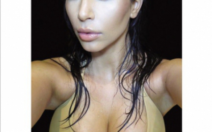 Prima carte cu selfie-uri s-a vandut in 500 exemplare in mai putin de 1 minut!
