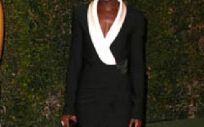 Trend alert: Se poarta rochia tuxedo!