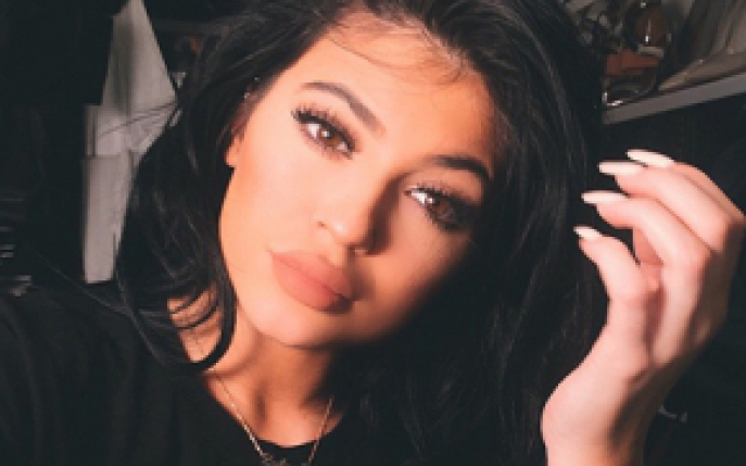 Un fenomen viral ingrijorator: mii de oameni se desfigureaza pentru a arata precum Kylie Jenner!