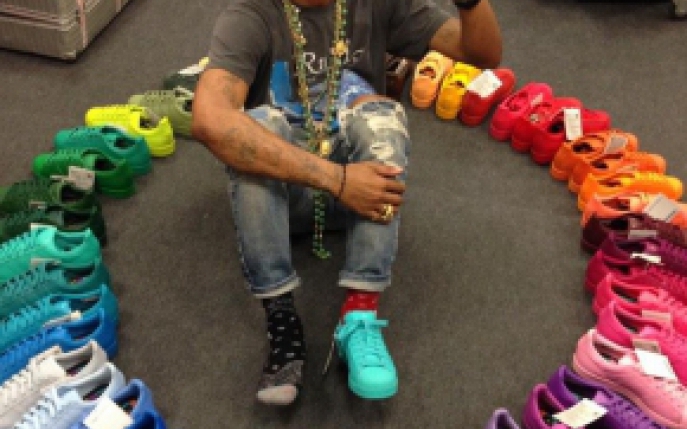 Pharell a lansat o colectie de pantofi sport! Vezi cum arata!