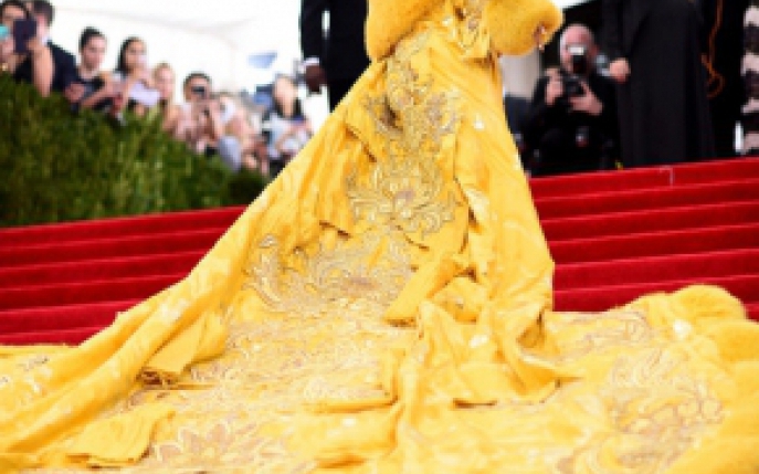 Aceste vedete au iesit in evidenta la Met Gala 2015! Descopera cele mai opulente si urate tinute!