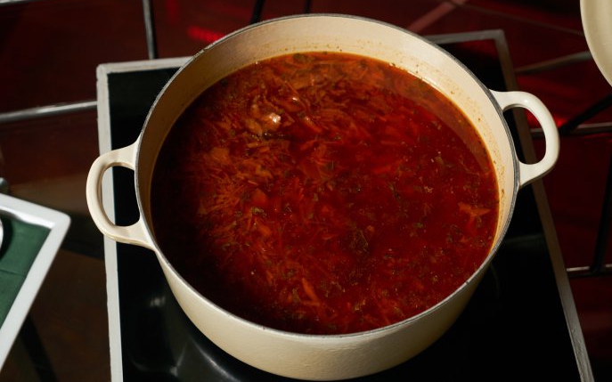 Iata cat de simplu se prepara supa de varza pentru slabit!