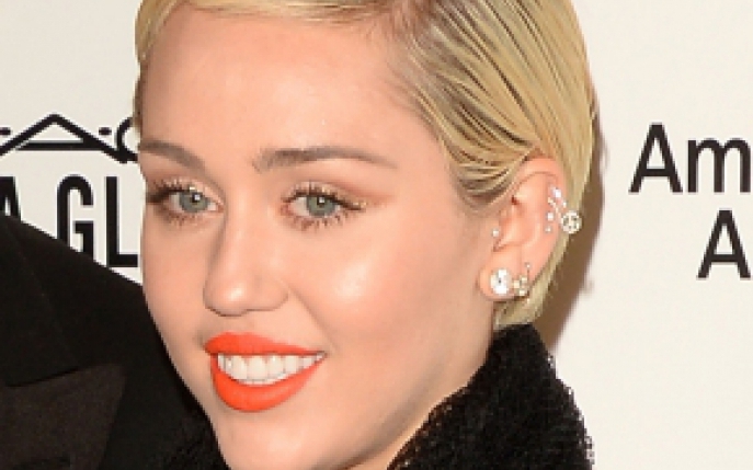 Miley Cyrus nu a avut relatii doar cu barbati! Afla ce alte declaratii a mai facut!