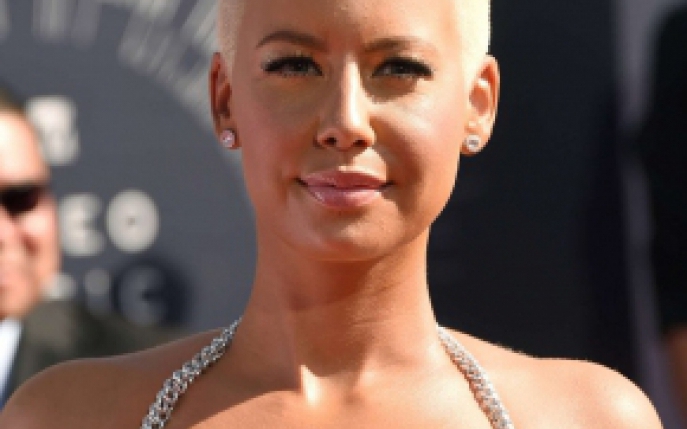 Amber Rose este de nerecunoscut! Fanii sunt socati! 