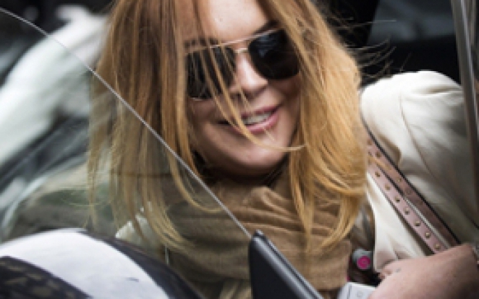 Lindsay Lohan a trecut la islamism?! Uite cum a fost surprinsa de paparazzi!