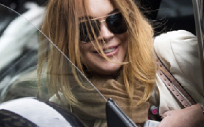 Lindsay Lohan a trecut la islamism?! Uite cum a fost surprinsa de paparazzi! 