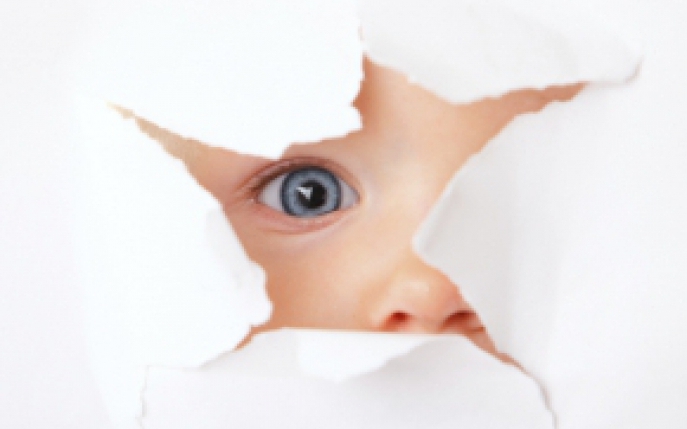 Cand se schimba culoarea ochilor la bebelusi si de ce