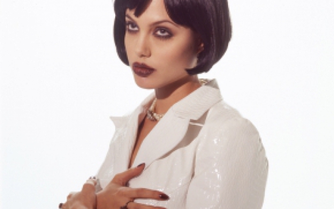 Uite cum arata Angelina Jolie acum 20 de ani!