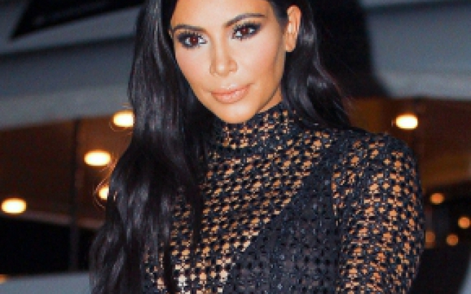 Kim Kardashian se intoarce la scoala! 