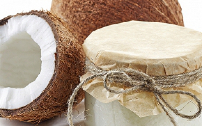 Ulei de cocos pentru dinti: beneficiile uimitoare ale unui remediu antic