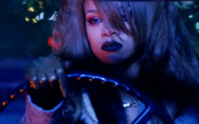 Rihanna isi sperie fanii cu noul sau videoclip!