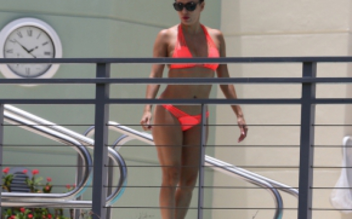 Cat de bine arata Eva Longoria in costum de baie, la 40 de ani!