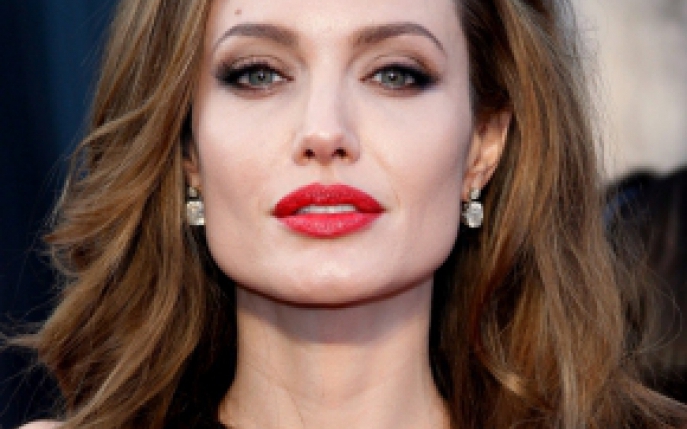 Angelina Jolie este spaima sotiilor de la Hollywood! Afla carui actor i-a fost interzis sa lucreze cu ea! 