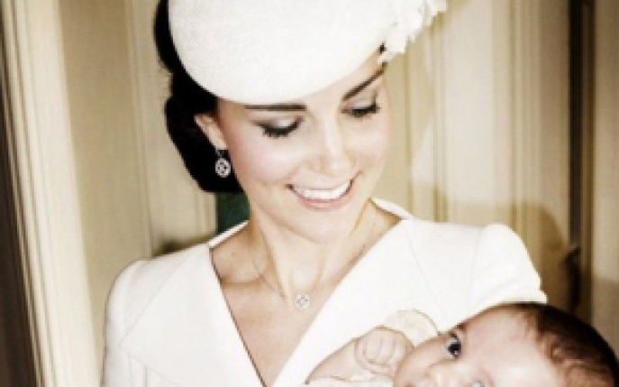 Au aparut primele fotografii oficiale de la botezul Printesei Charlotte!