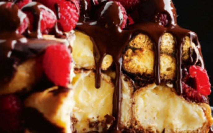 Cel mai simplu tort profiterol: il poti face din doar 4 ingrediente!