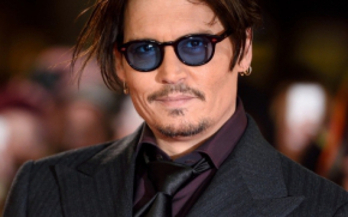 Johnny Depp, acuzat ca isi lasa fiica de 16 ani sa pozeze sexy