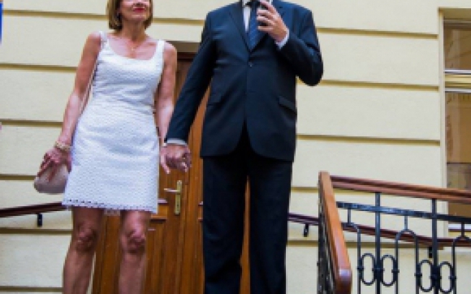 Tie iti place cum se imbraca sotia presedintelui Iohannis?
