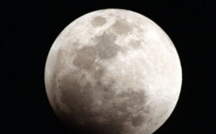 Fenomen astronomic pe care nu trebuie sa-l ratezi: Luna albastra!
