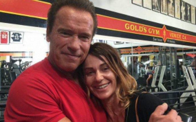 Arnold Schwarzenegger se antreneaza cu Nadia Comaneci! Vezi filmarea incredibila!