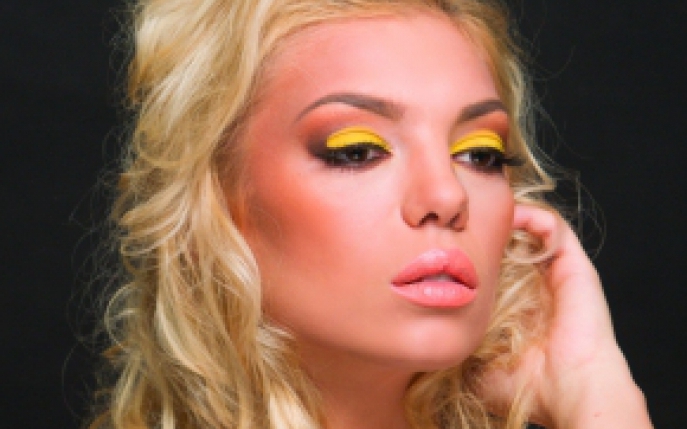 Machiajul cu galben, must-try in vara 2015: iata un model seducator!