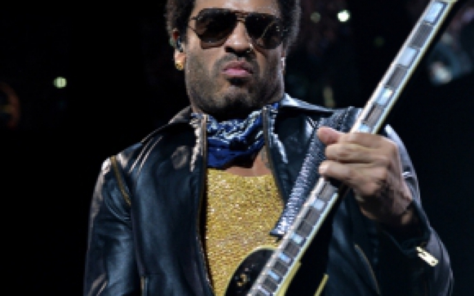 Lui Lenny Kravitz i s-au rupt pantalonii in timpul unui concert! Vezi imaginile necenzurate! 