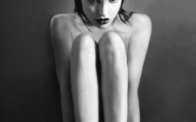 Angelina Jolie a pozat nud. Afla cu cat se vand fotografiile! 