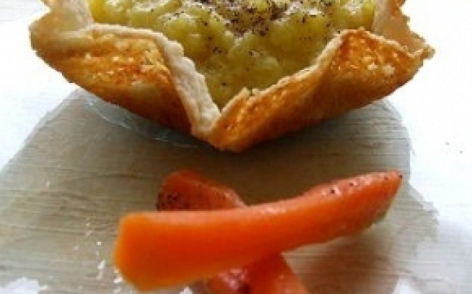 Cosulet de parmezan umplut cu pilaf cu sofran