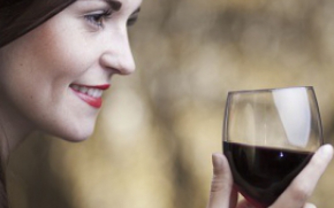 Ce se intampla daca bei vin rosu la menstruatie: permis sau interzis? 
