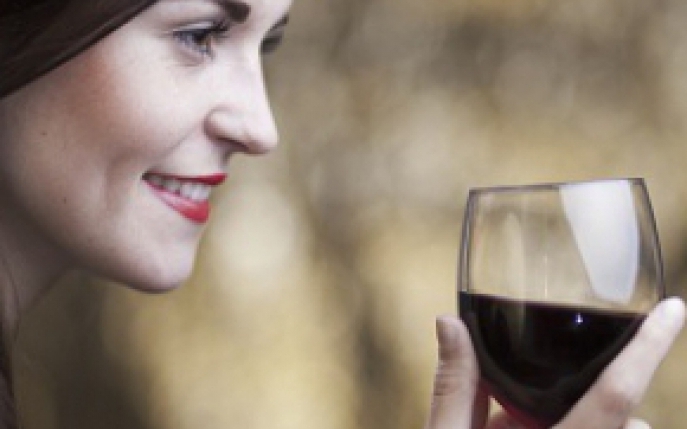 Ce se intampla daca bei vin rosu la menstruatie: permis sau interzis?