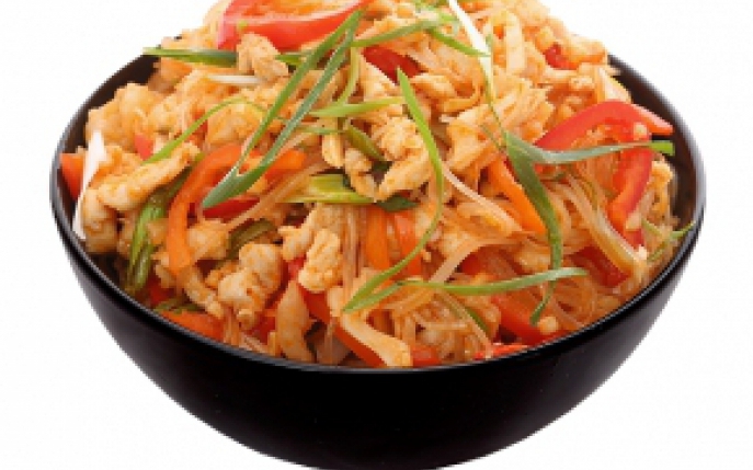 Spaghete prajite cu pui - Un rasfat chinezesc in toata regula!